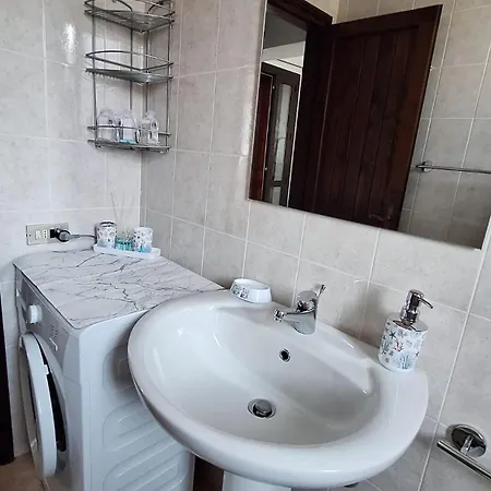 Iris Apartment-trilocale Vistamare, 50 M Dalla *