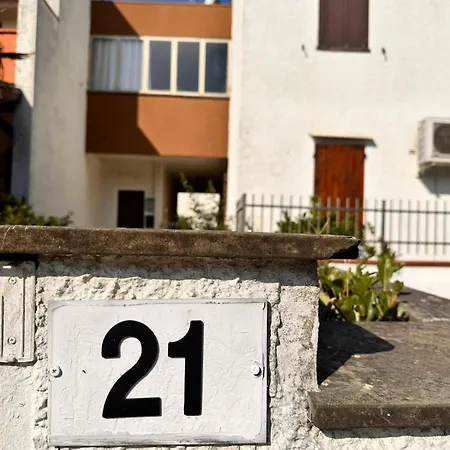 Iris Apartment-trilocale Vistamare, 50 M Dalla Апартаменты *